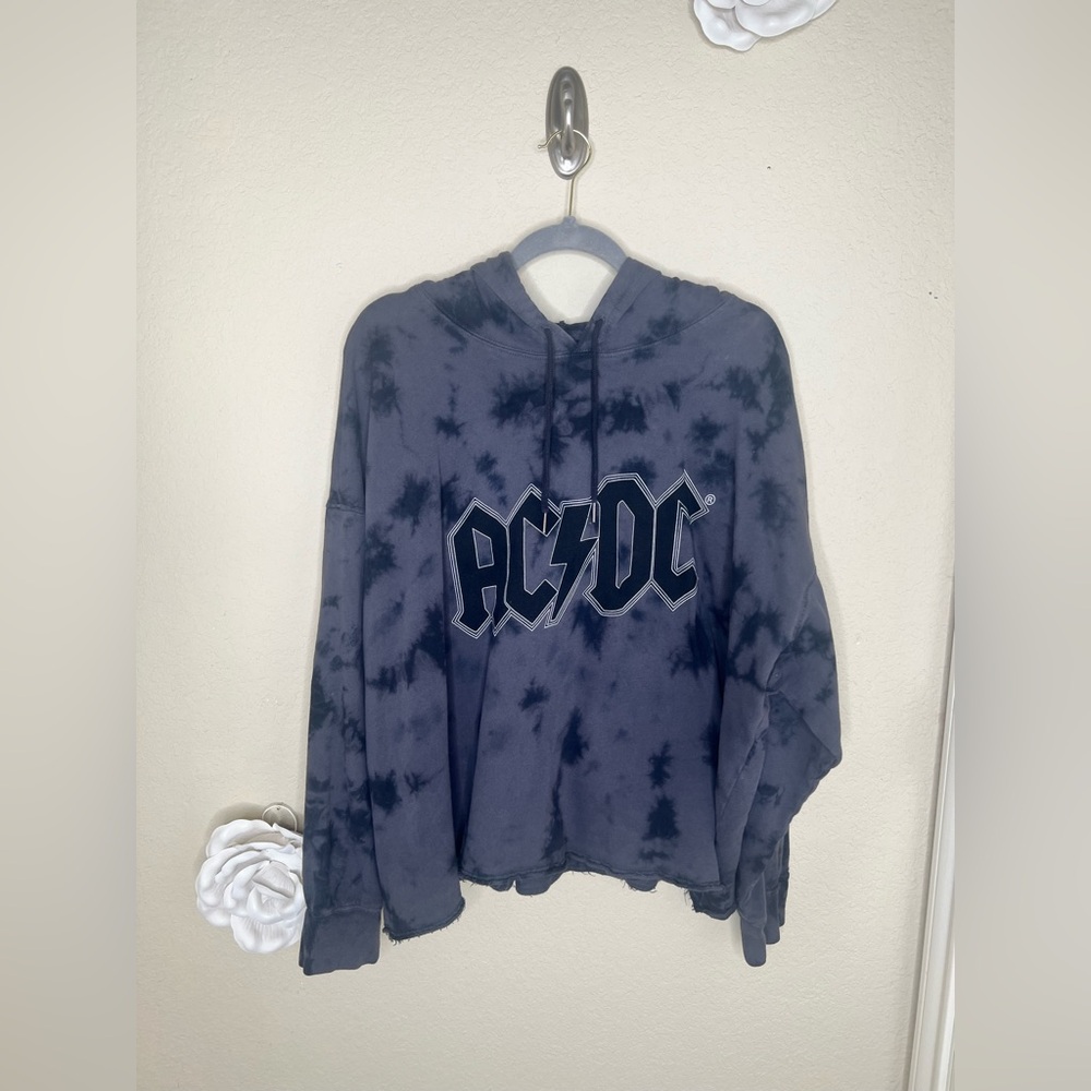 NTM: Torrid Black & Gray AC/DC Tie-Dye Crop Hoodie by Vinyl Icons Size 4X